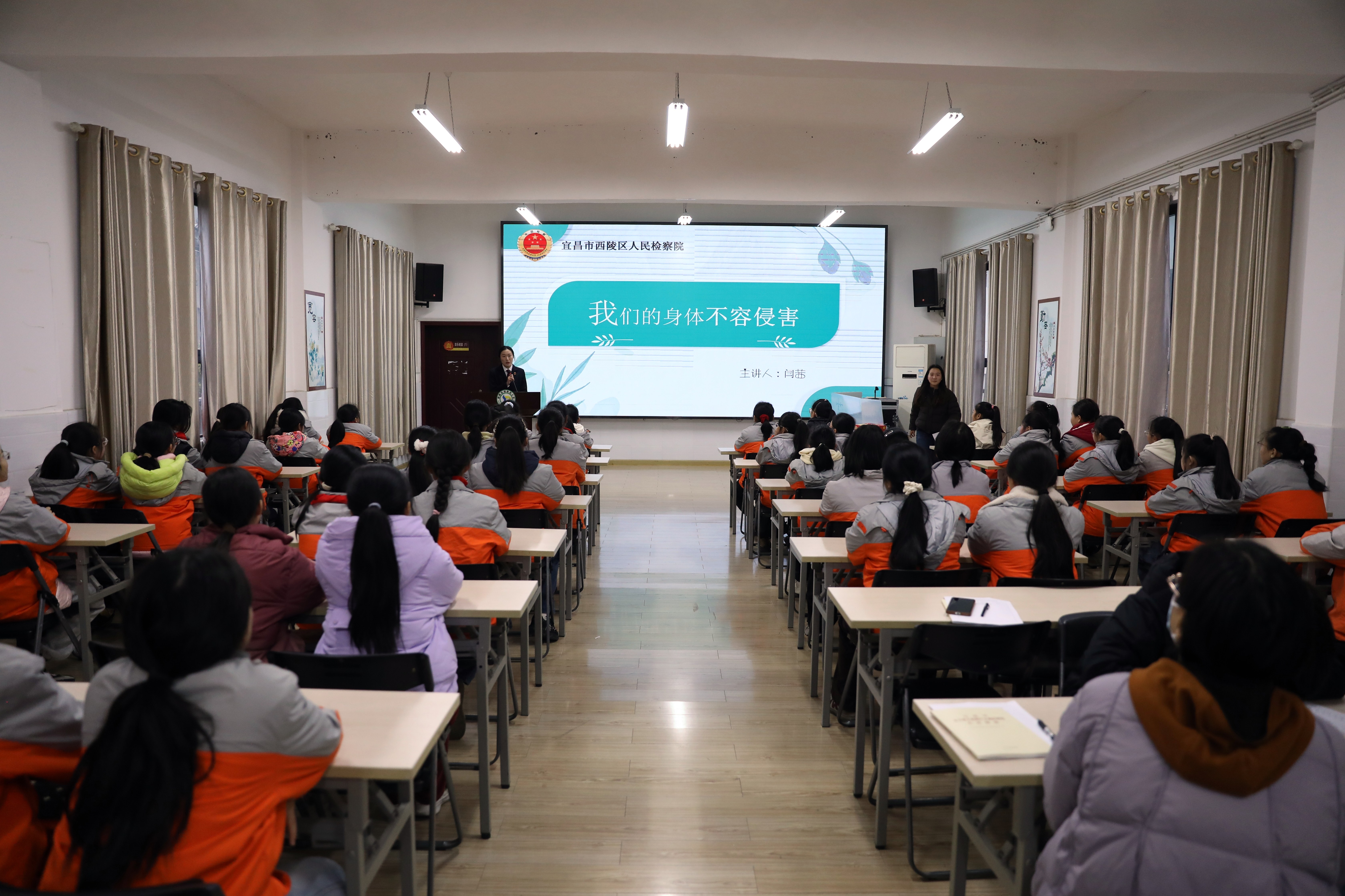 春风作伴 护蕾成长